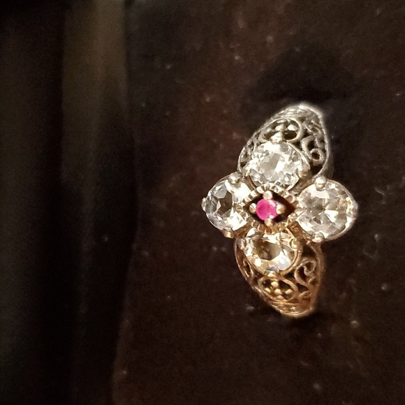 Not Sure Jewelry - Pretty Sterling Silver Flower Ring
